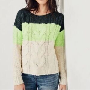 🎁 Hollister beige green color block cable knit crew neck sweater Medium